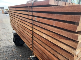 Ca. 208x Angelim Pedra regels fijnbezaagd, 40x60mm, lengte 16/240cm, 1